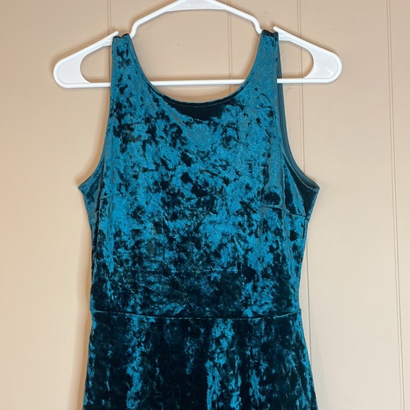 H&M Divided Green Velvet Sleeveless Midi Low Back Dress Size 6 - Picture 2 of 10